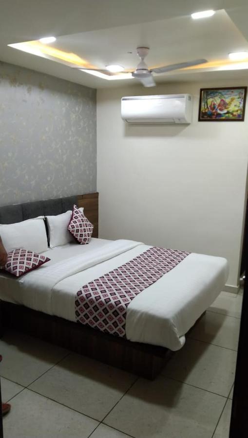 Hotel Atlanta Ahmedabad Exteriör bild