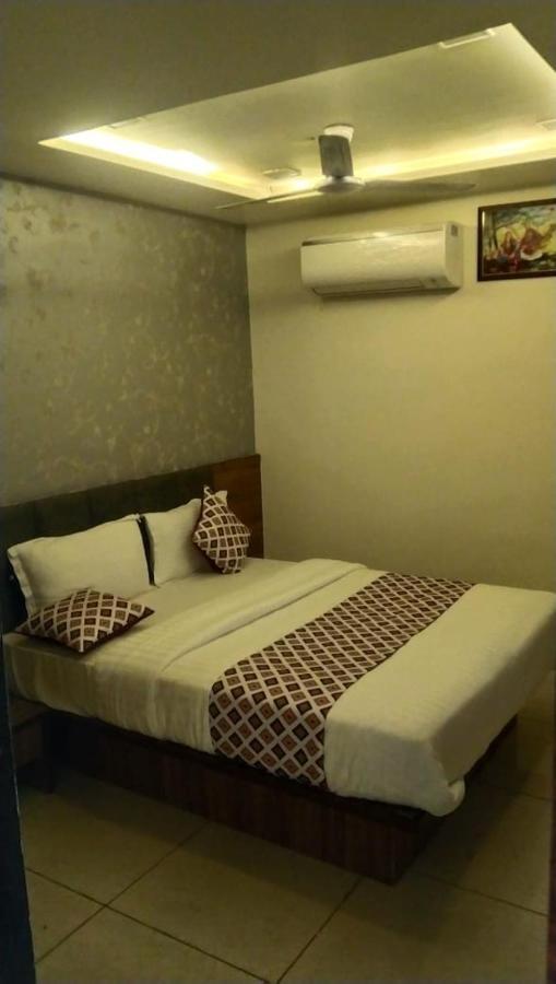 Hotel Atlanta Ahmedabad Exteriör bild