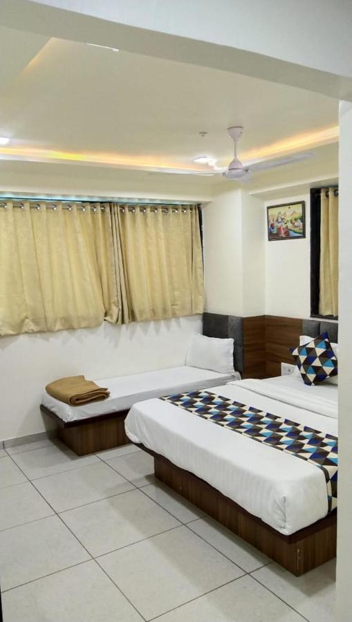 Hotel Atlanta Ahmedabad Exteriör bild